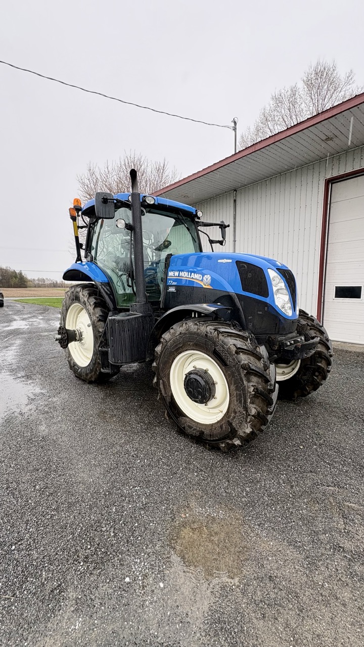001 - Tracteur New Holland T7-210